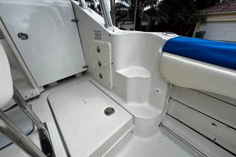  Yacht Photos Pics 2007 Hydra-Sports Vector 3300 VX boat interior with storage compartments and seating.