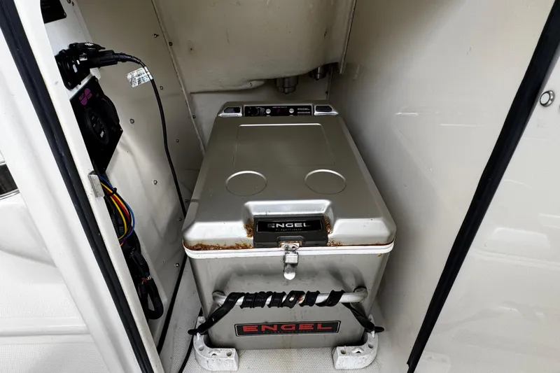  Yacht Photos Pics 2007 Hydra-Sports Vector 3300 VX interior with Engel cooler and electrical connections.