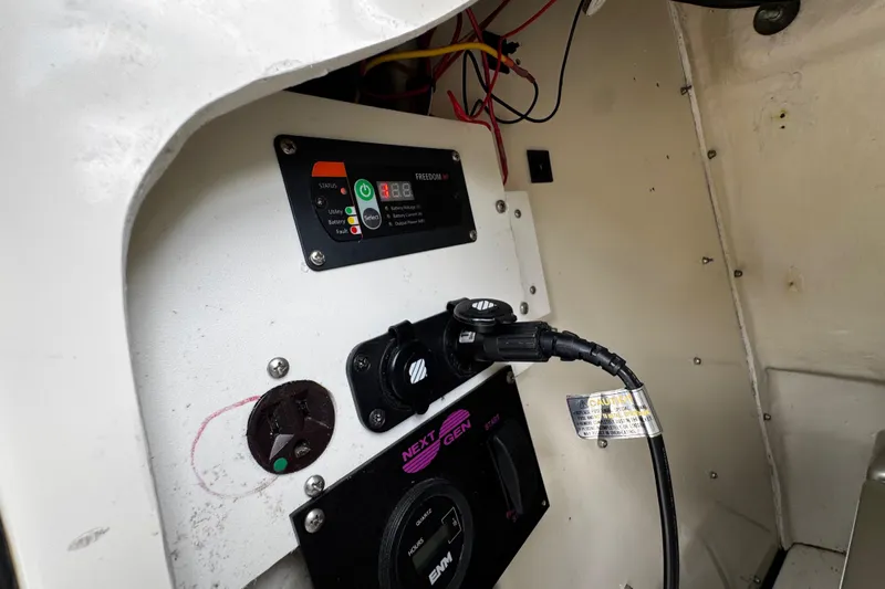  Yacht Photos Pics 2007 Hydra-Sports Vector 3300 VX control panel with wiring and power connections.