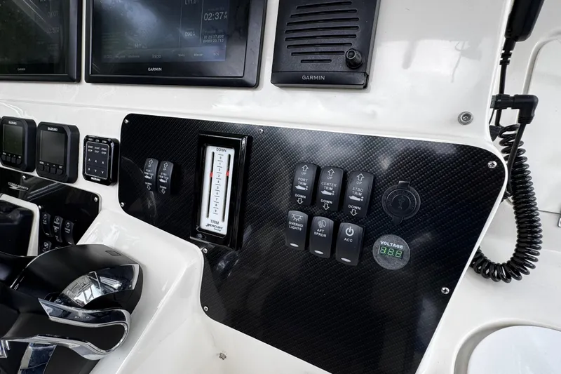  Yacht Photos Pics Control panel of a 2007 Hydra-Sports Vector 3300 VX boat with Garmin displays.