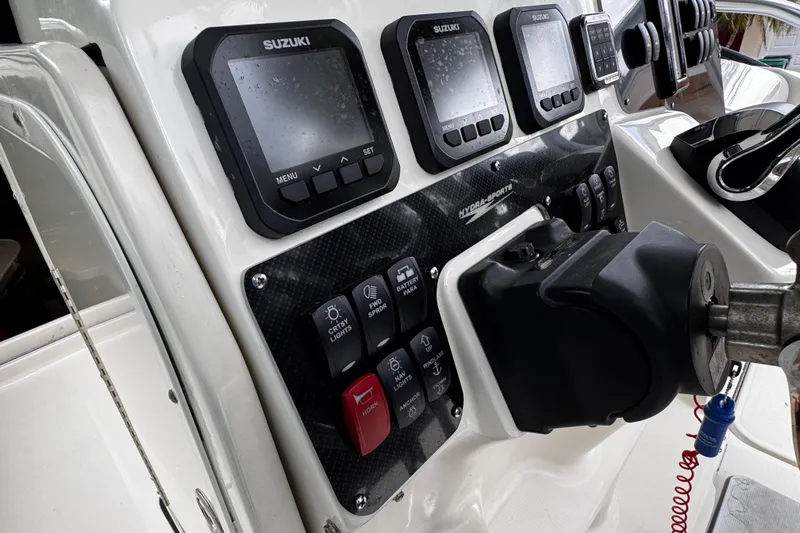  Yacht Photos Pics 2007 Hydra-Sports Vector 3300 VX dashboard with Suzuki controls and navigation instruments.
