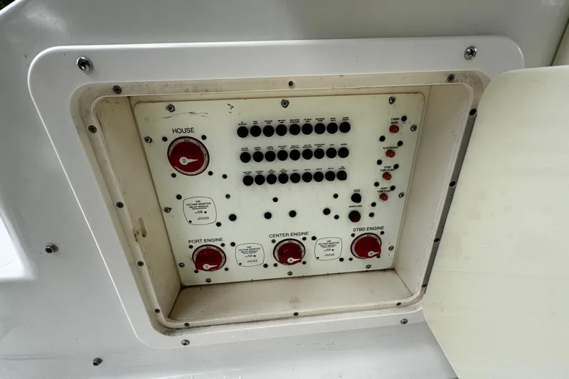  Yacht Photos Pics Control panel of a 2007 Hydra-Sports Vector 3300 VX boat, featuring engine switches.