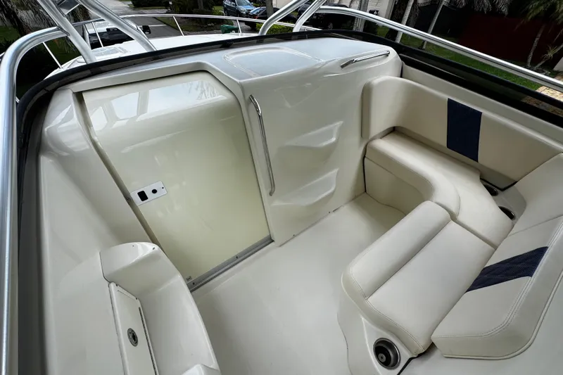  Yacht Photos Pics 2007 Hydra-Sports Vector 3300 VX boat interior with white seating and sleek design.