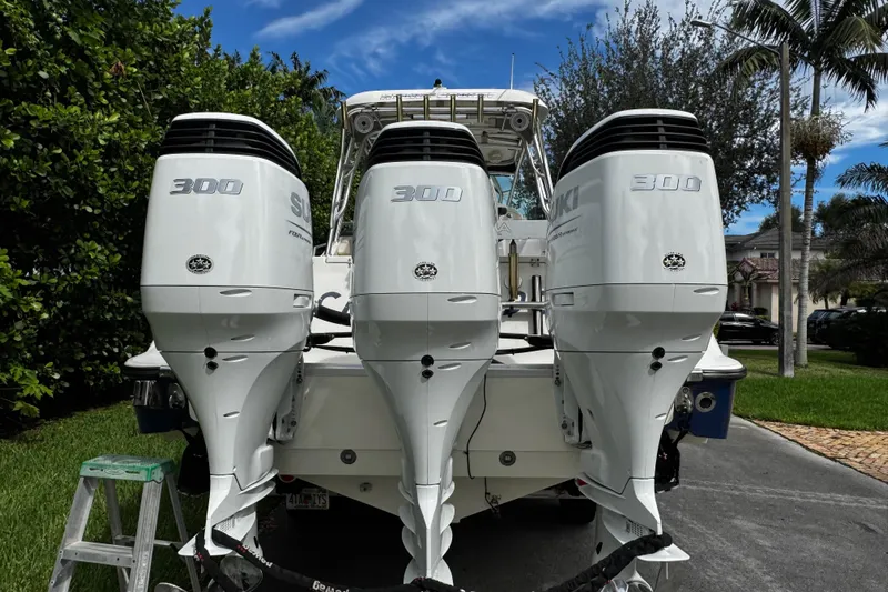  Yacht Photos Pics 2007 Hydra-Sports Vector 3300 VX with triple Suzuki 300 outboard engines, parked outdoors.