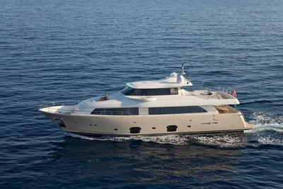 2010 Custom Line Navetta 26