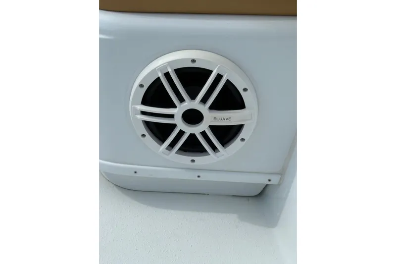  Yacht Photos Pics Speaker on 2018 Yellowfin 32 Offshore boat, featuring Bluave audio system.