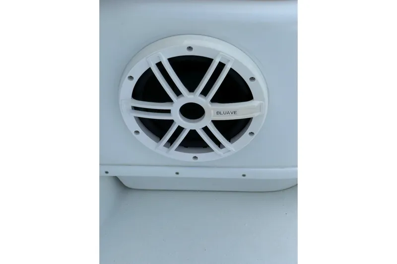  Yacht Photos Pics Speaker on 2018 Yellowfin 32 Offshore boat, featuring Bluave audio system.