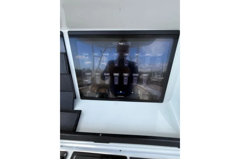  Yacht Photos Pics 2018 Yellowfin 32 Offshore boat touchscreen control panel display.