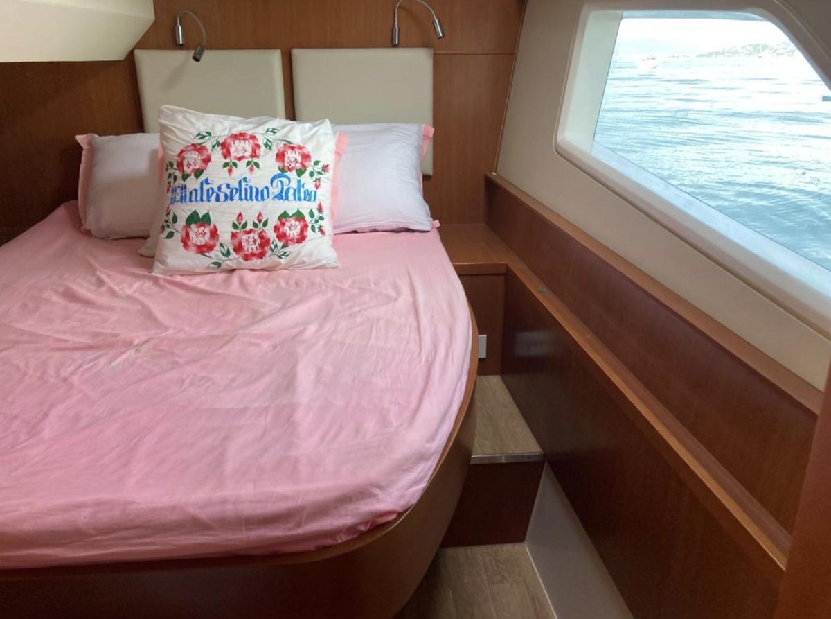 2015 Aquila 44 
