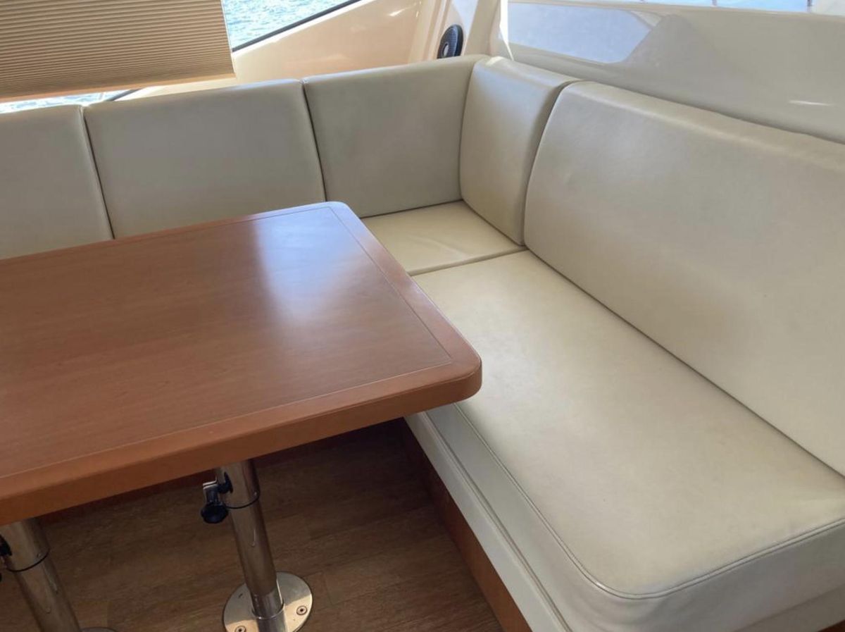 2015 Aquila 44 