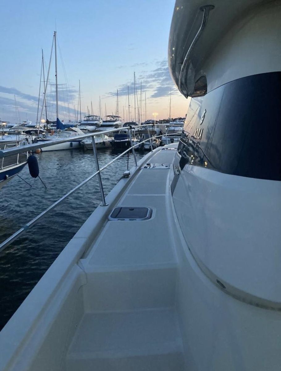 2015 Aquila 44 