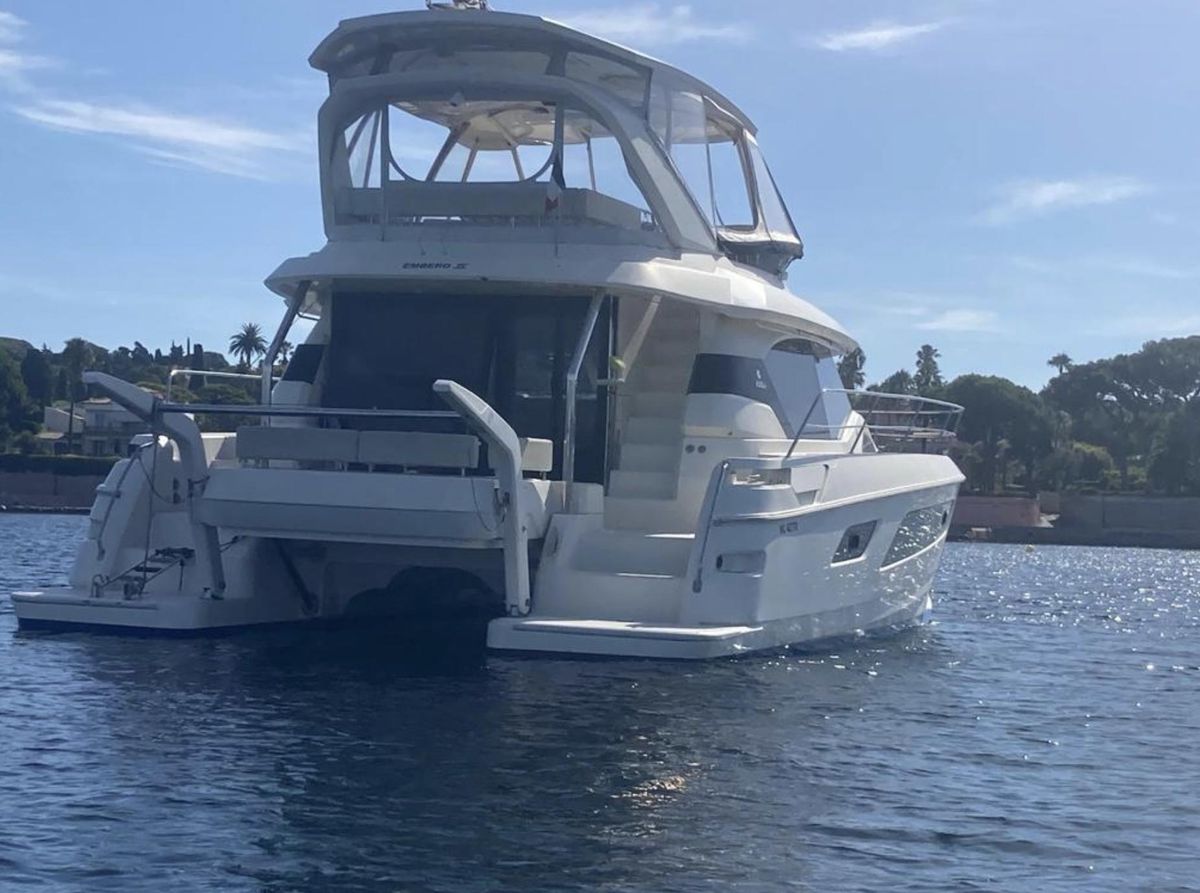 2015 Aquila 44 