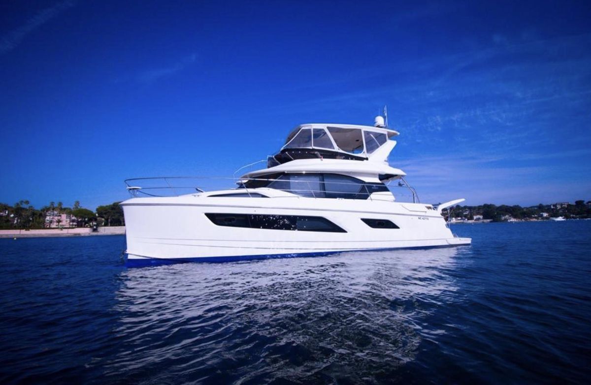 2015 Aquila 44 