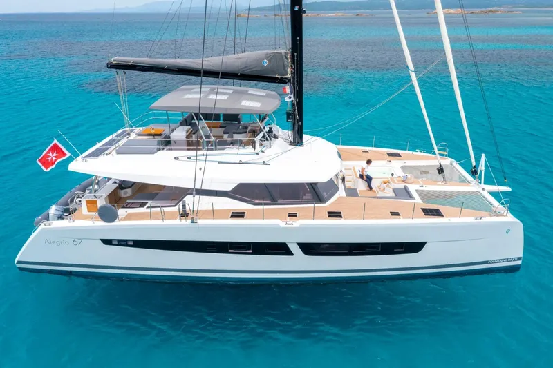 Semper Fidelis Yacht Photos Pics Fountaine Pajot Alegria 67