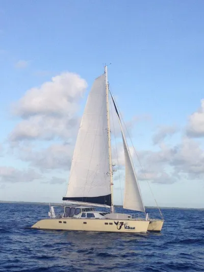 Vitesse Yacht Photos Pics 
