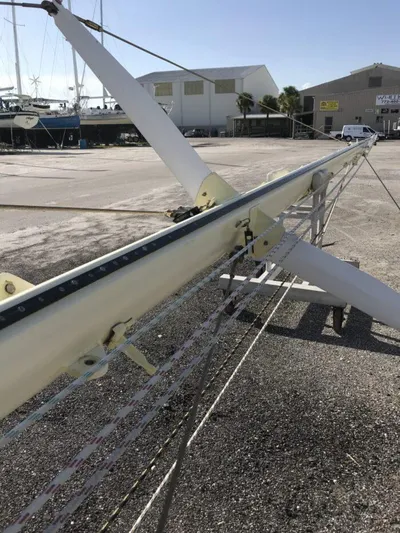 Vitesse Yacht Photos Pics Close-up of a 1989 Lagoon 55 sailboat mast and rigging.
