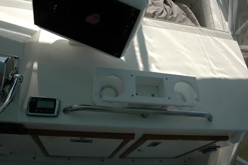 Vesper Yacht Photos Pics Control panel of a 1987 Bertram 33 Sport Fisherman boat with cup holders.