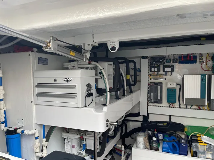 Last Resort Yacht Photos Pics Engine room of 2021 Sabre 58 Salon Express with organized tools and equipment.