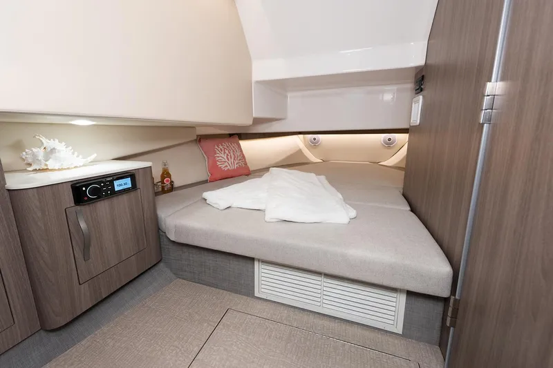  Yacht Photos Pics Manufacturer Provided Image