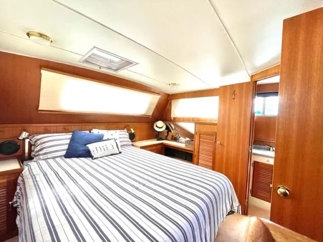 Venture 1 Yacht Photos Pics Master Stateroom