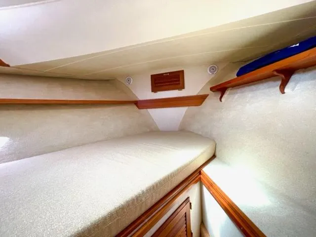 Venture 1 Yacht Photos Pics Forward Stateroom