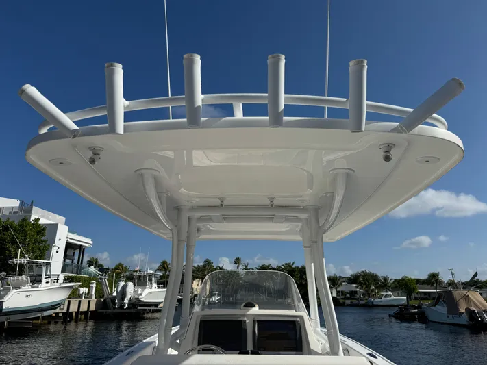 No Name Yacht Photos Pics 2014 Intrepid 327 Center Console boat with rod holders, docked under clear blue sky.