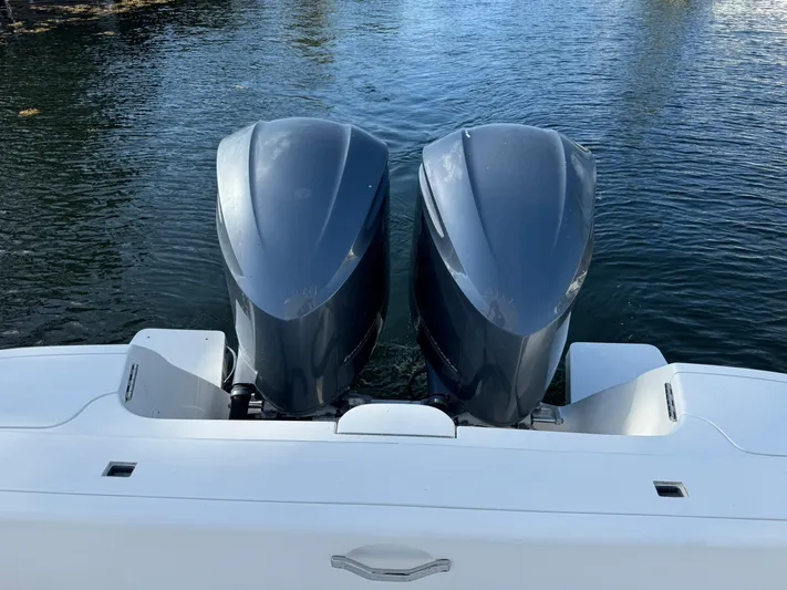 No Name Yacht Photos Pics Twin outboard motors on a 2014 Intrepid 327 Center Console boat.