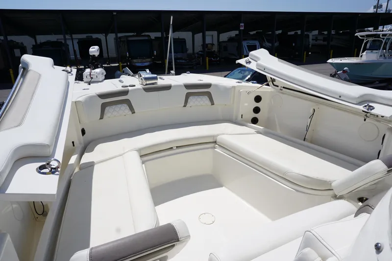 No Name Yacht Photos Pics 2020 29 World Cat 295 CC Bow