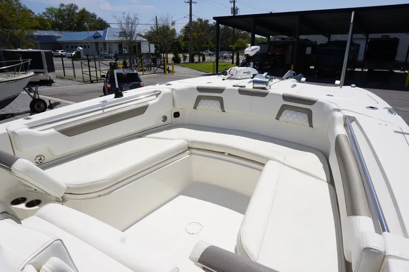 No Name Yacht Photos Pics 2020 29 World Cat 295 CC Bow