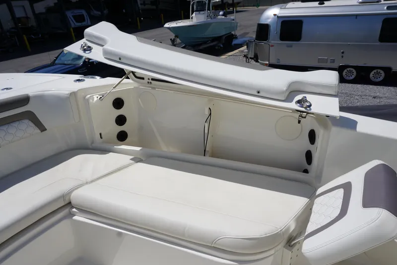 No Name Yacht Photos Pics 2020 29 World Cat 295 CC Bow