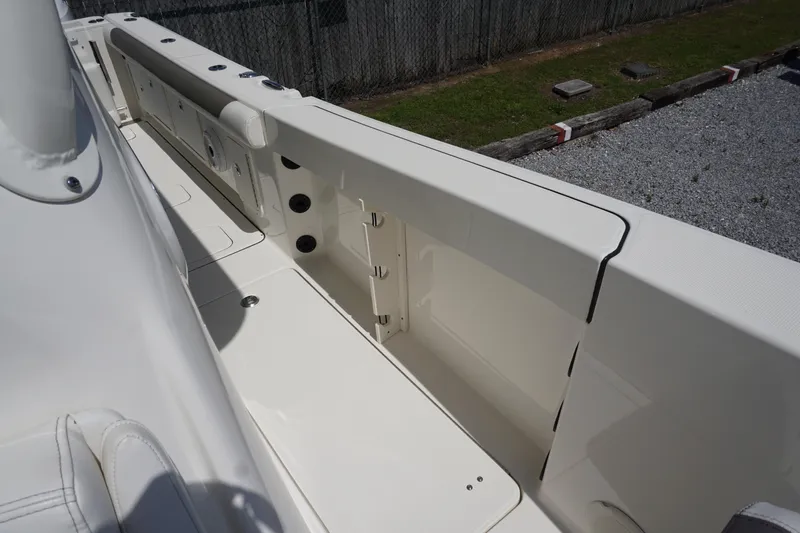 No Name Yacht Photos Pics 2020 29 World Cat 295 CC Console