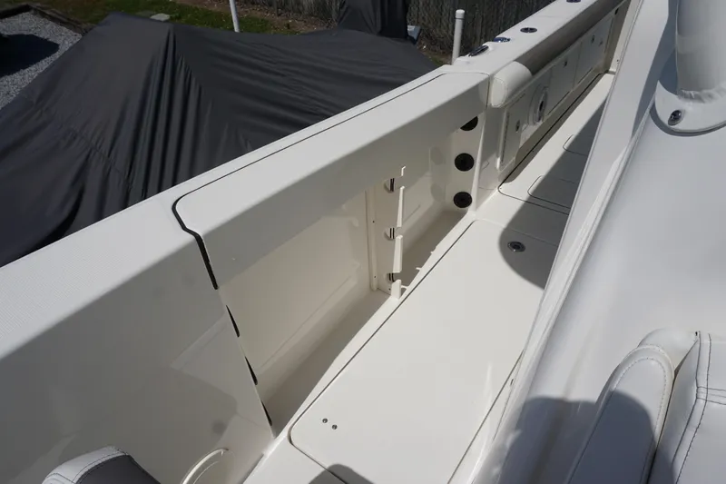 No Name Yacht Photos Pics 2020 29 World Cat 295 CC Console