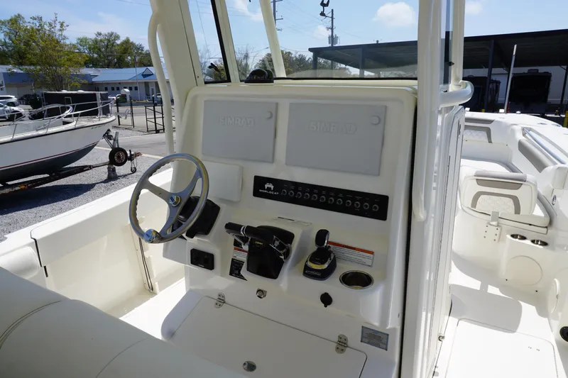 No Name Yacht Photos Pics 2020 29 World Cat 295 CC Helm