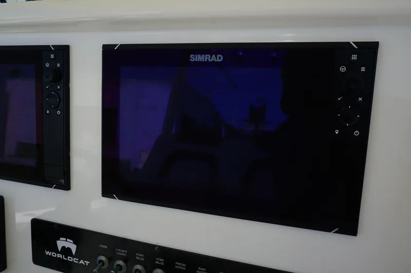 No Name Yacht Photos Pics 2020 29 World Cat 295 CC Helm