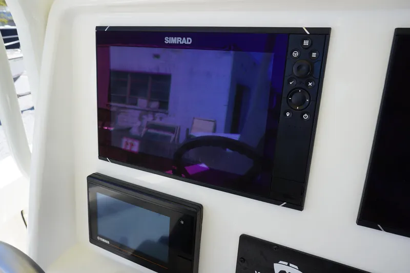 No Name Yacht Photos Pics 2020 29 World Cat 295 CC Helm