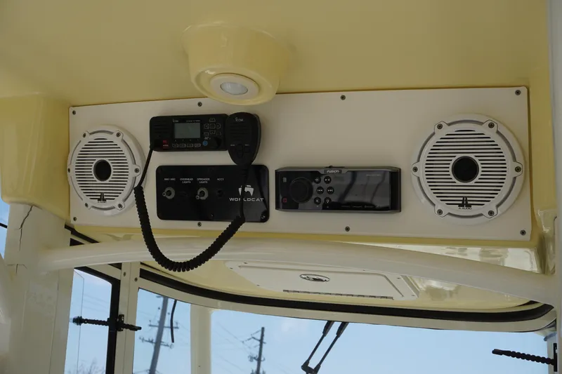 No Name Yacht Photos Pics 2020 29 World Cat 295 CC T Top