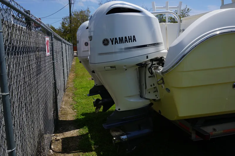 No Name Yacht Photos Pics 2020 29 World Cat 295 CC Engines