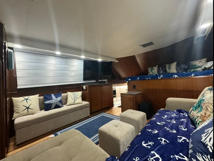  Yacht Photos Pics Interior of 1990 Hatteras 45 Convertible yacht with cozy seating and nautical decor.