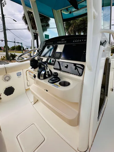 Priced To Sell! Yacht Photos Pics 2020 Boston Whaler 280 Outrage helm with modern controls and navigation equipment.