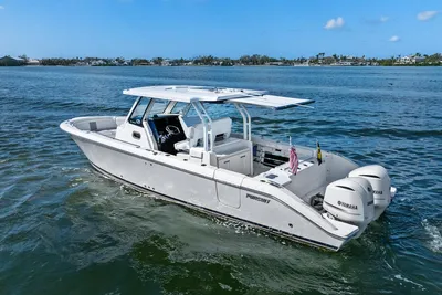 Pursuit S 328 Sport
