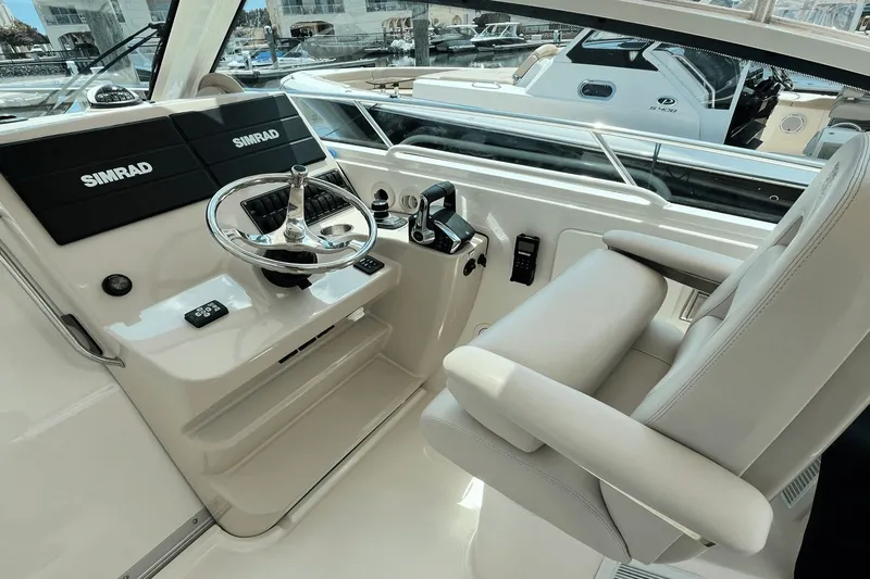  Yacht Photos Pics 2022 Boston Whaler 345 Conquest helm with Simrad electronics and comfortable seating.