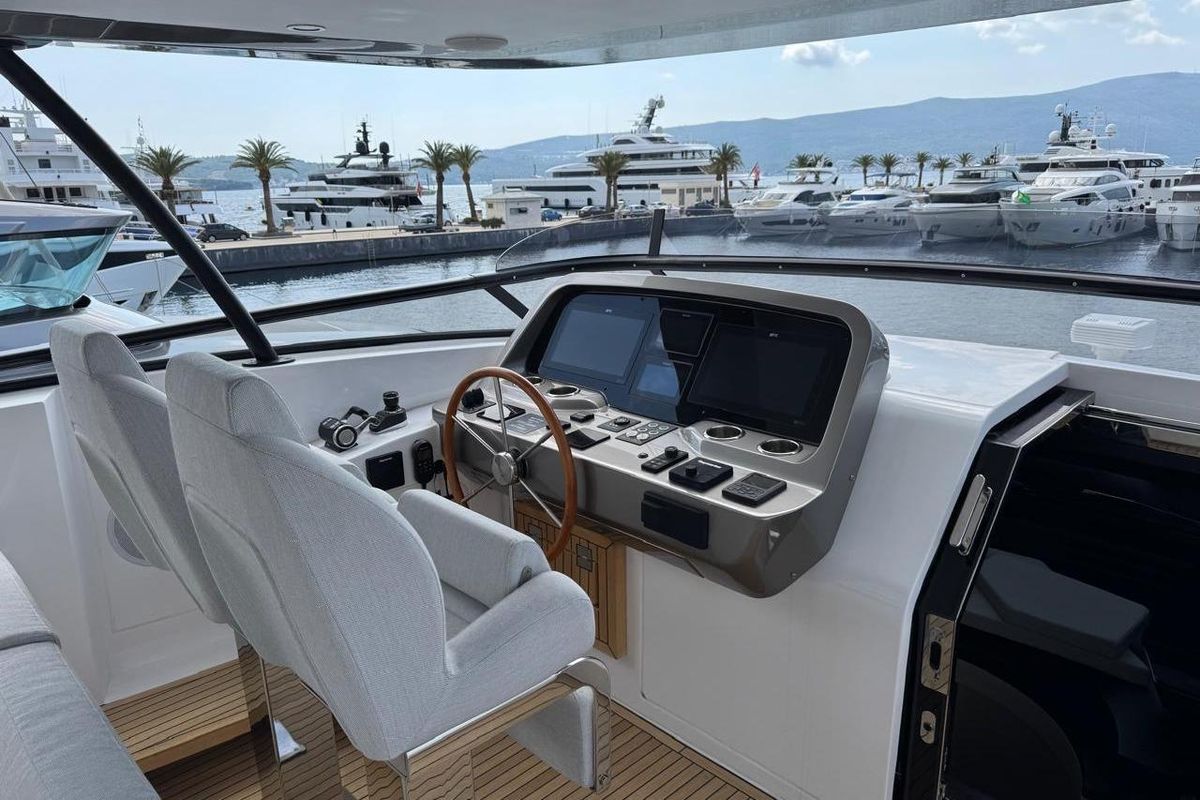 2024 Azimut 82 