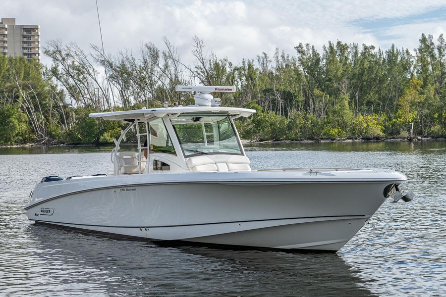 2011 Boston Whaler 370 Outrage