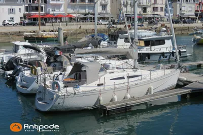 Delphia Delphia 33