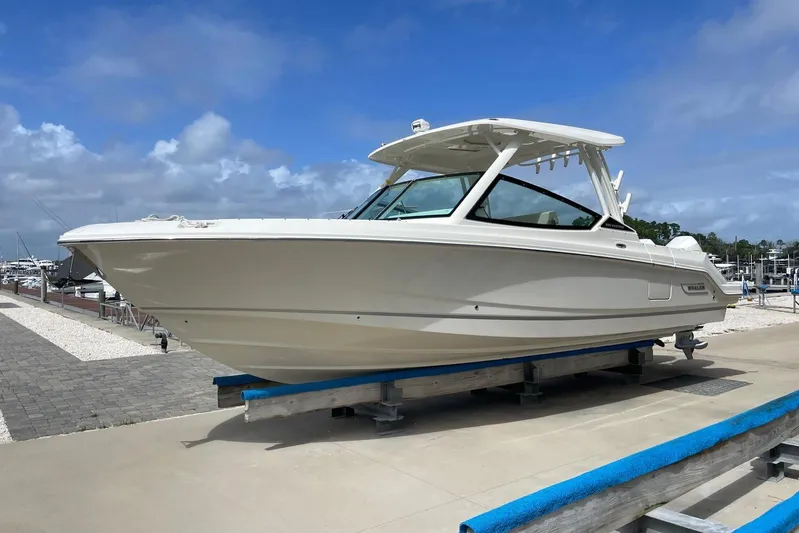 Only 88 Hours! Yacht Photos Pics 2023 Boston Whaler 280 Vantage boat on display at a marina.