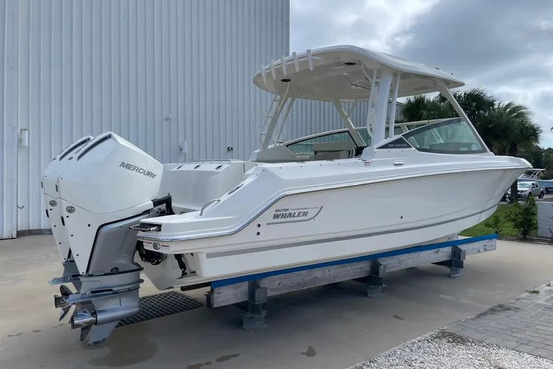 Only 88 Hours! Yacht Photos Pics 2023 Boston Whaler 280 Vantage boat with Mercury engines, docked outdoors.