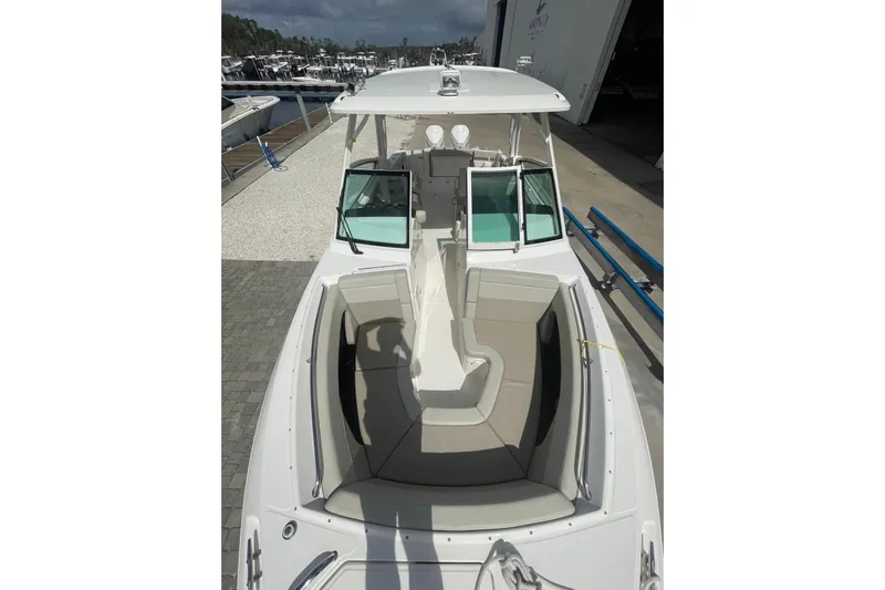 Only 88 Hours! Yacht Photos Pics 2023 Boston Whaler 280 Vantage boat with spacious seating and sleek design.