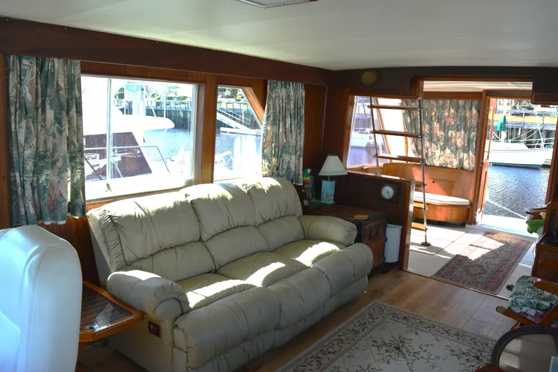 Janie D Yacht Photos Pics Salon Settee