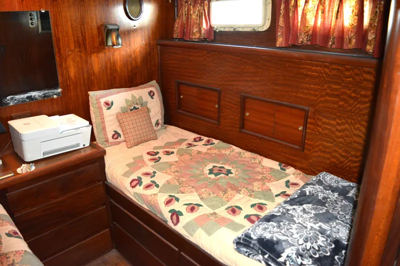 Janie D Yacht Photos Pics Guest Cabin 3