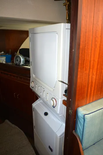 Janie D Yacht Photos Pics Washer and Dryer